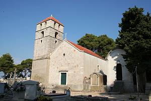 Kostel a zvonice na lokalitě Crkvica
