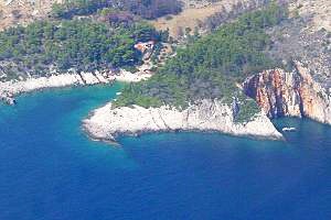 Zátoka Pišćena a Červené skály