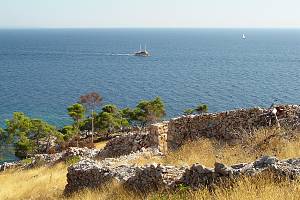 Výhled na moře z cesty k silnici