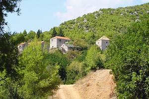 Opevněná věž a staré domy