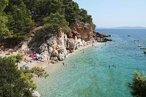 Pobřežní útesy s plážemi