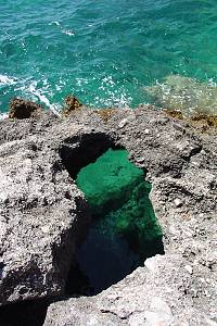 Efektní útvar na východní straně zátoky