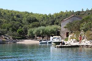 Zátoka Lovišće s restaurací Kod Ive