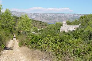 Cesta do zátoky Mostir