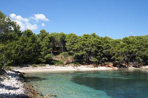 Pláž v zátoce Portoruša (Čarnjeni)