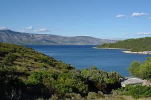 Pohled na zátoku z polostrova Kabal