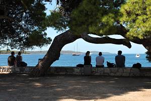 Před františkánkým klášterem ve Hvaru