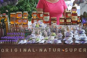 Stánek s hvarskými suvenýry