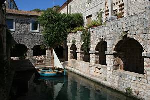 Letohrádek Tvrdalj ve Starém Gradu