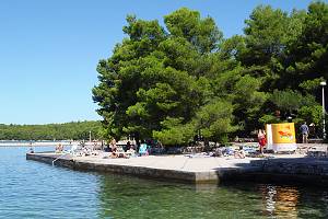 Koupaliště pod hotelovým komplexem