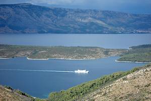 Trajekt ve Starigradském zálivu