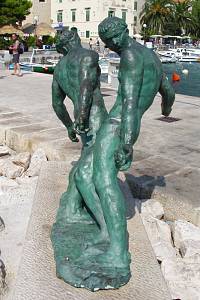 Socha Rybáři od Frana Kršiniće