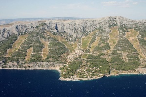 Sv. Nedjelja s nejvyšším vrcholem ostrova Sv. Nikola